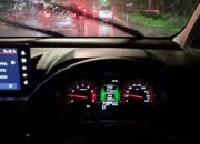 Harus Tahu, Kaca Mobil Sering Berembun Saat Hujan Karena Hal Ini