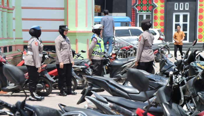 Polwan Polres Langsa Patroli dan Pengamanan Masyarakat Sholat Jumat