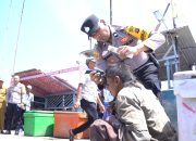 Bentuk Kepedulian, Babinkamtibmas Polsek Langsa Barat Jadi Tukang Cukur Keliling Termasuk ODGJ