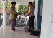 Jelang Bulan Suci Ramadhan Bhabinkamtibmas Polsek Langsa Timur Servis Kipas Angin Masjid