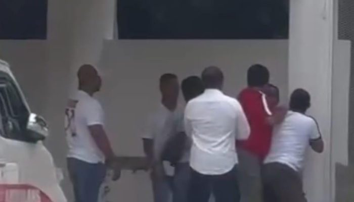 Jelang Lawan Malut United, Wapres Persiraja Yudi Cot Ara Dikeroyok di Halaman Stadion Madya