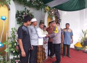 Jalin Silahturahmi, Bhabinkamtibmas Hadiri Pernikahan Warga Binaanya