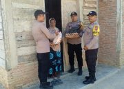 Berbagi Kasih, Polsek Sungai Raya Bagikan Sembako Ke Janda Lansia Membutuhkan