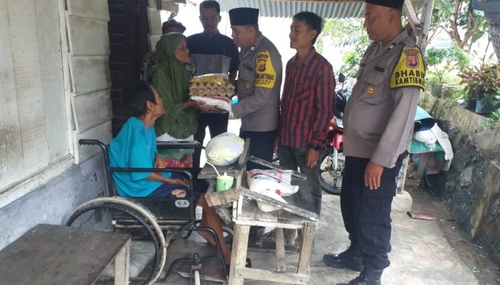Bhabinkamtibmas Polsek Birem Bayeun Berikan Bantuan Sembako Untuk Warga Disabilitas