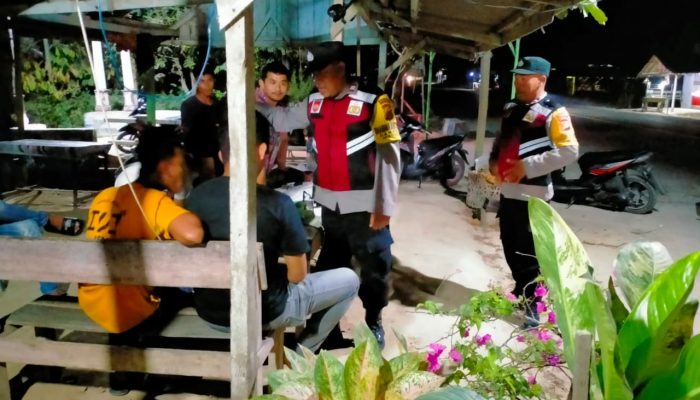 Antisipasi Balap Liar, Bhabinkamtibmas Polsek Birem Bayeuen Patroli Dialogis Di Malam Hari