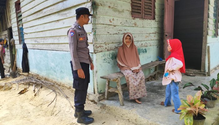 Jalin Silahturahmi Bhabinkamtibmas Polsek Birem Bayeun Sambangi Desa Binaan