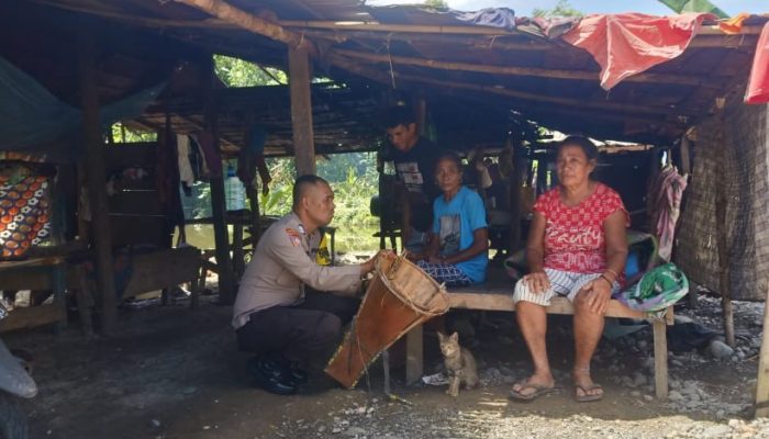 Begini Cara Polisi Perkuat Hubungan dengan Suku Pedalaman Maluku Utara