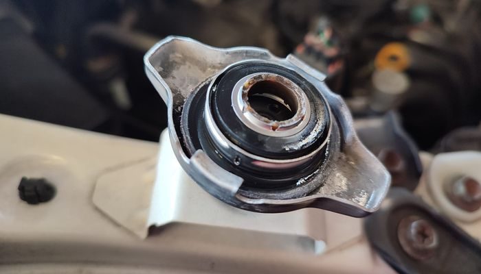 Beginilah Tandanya Bila Tutup Radiator di Mobil Sudah Waktunya Ganti