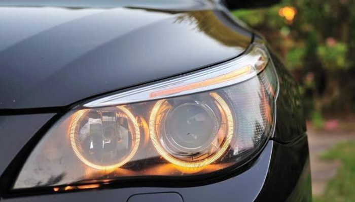 Cara Bersihkan Mika Lampu Mobil Buram Pakai Pasta Gigi