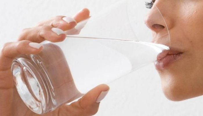 8 Pola Waktu Minum Air Putih Dianjurkan saat Puasa Ramadhan