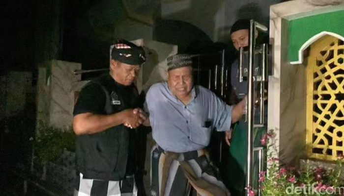 Tarawih Saat Nyepi di Bali: Gelap Gulita, Jamaah Dibatasi