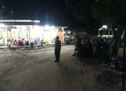 Agar Shalat Tarawih Khusyu, Personil Polsek Birem Bayeun Ini Jaga Lingkungan Masjid