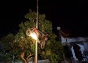 Warga Langsa Amankan Seorang Pria Diduga Membeli Sabu, Motornya Digantung ke Tiang Listrik
