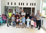 Bhabinkamtibmas dan Babinsa bersama Geuchik Bagikan Santunan anak Yatim