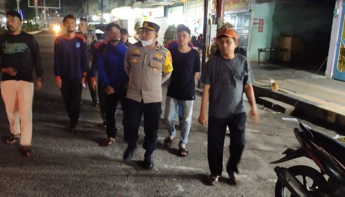 Kanit Binmas Polsek Langsa Patroli Jalan Kaki Antisipasi Guantibmas