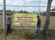 Kapolsek Rantau Selamat Pasang Spanduk Himbauan Untuk Para Pemudik