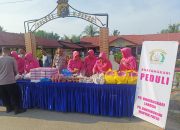 Bhayangkari Ranting Manyak payed Berbagi takjil di Bulan Suci Ramadhan