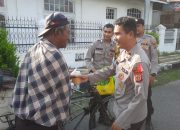 Polsek Langsa bagi-bagi Takjil dan Sembako Gratis Untuk Masyarakat