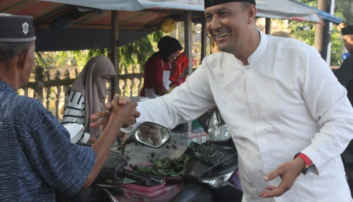 Berkah Ramadhan, Balon Walikota Langsa Anto Jakarta Bagi Ratusan Takjil