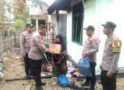 Kapolsek Idi Rayeuk Serahkan Bantuan Tanggap Darurat Kepada Warga Korban Kebakaran