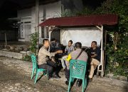 Ciptakan Wilayah Yang Kondusif Bhabinkamtibmas Polsek Langsa Timur Sambang Malam Hari Sampaikan Himbauan Pada Warga