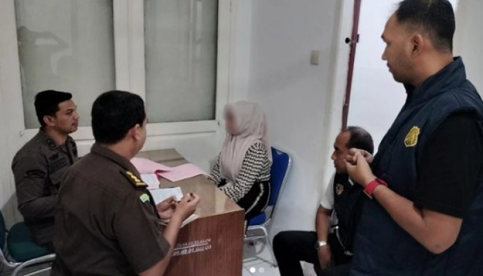 Penyidik Polda Aceh Serahkan Tersangka Kasus Promosi Judi Online ke JPU