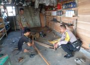 Mampir Bengkel Milik Warga, Bhabinkamtibmas Polsek Langsa Timur Himbau Warga Jaga Kamtibmas