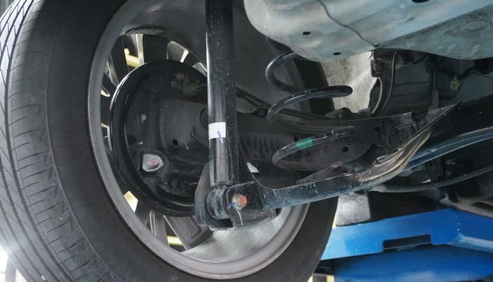Perlu Tahu, Ini Ciri Sokbreker Belakang Mobil Lemah, Bisa Rasakan Sendiri