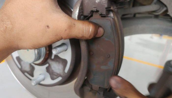 Inilah Penyebab Rem Mobil Mengeluarkan Bunyi Decit, Simak Solusinya