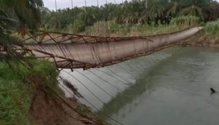 Warga Tebing Tinggi Mendesak Perbaikan Jembatan yang Putus Akibat Banjir