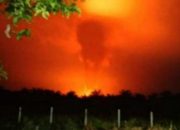 BREAKING NEWS – Kepanikan Melanda Warga Akibat Ledakan Sumur Minyak Ilegal di Aceh Timur