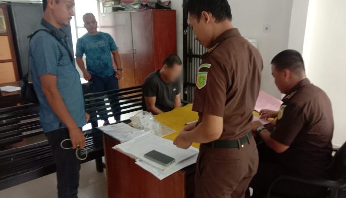 Sat Reskrim Polres Langsa Limpahkan Barang Bukti dan Tersangka Penganiayaan ke Jaksa
