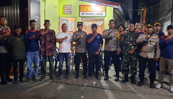 Polsek Langsa Tinjau Satkamling untuk Tingkatkan Keamanan Gampong