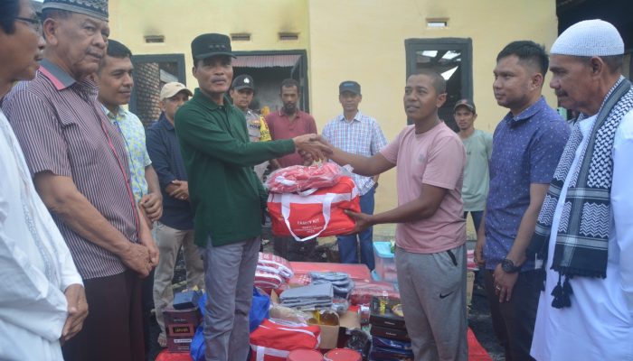 Pemko Langsa Salurkan Bantuan Masa Panik untuk Korban Kebakaran: Mulai dari Makanan hingga Pakaian