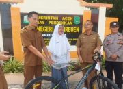 Bantuan Sepeda untuk Cut Dhea Nada Amira, Siswi Berprestasi dari SMAN 3 Bireuen