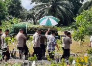 Kapolsek dan Personil Polsek Langsa Antar Jenazah Istri Aiptu Erwin ke Pemakaman