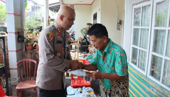 HUT Bhayangkara ke-78: Kapolres Langsa Anjangsana ke Rumah Purnawirawan dengan Penuh Kehangatan