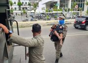 Satpol PP dan WH Banda Aceh Tertibkan Gepeng di Simpang Lima Menjelang PON Aceh-Sumut
