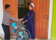 Bripka Edi Raharjo Serahkan Kipas Angin yang Telah Diservis Gratis di Masjid Al Muttaqin Gampong Bukit Rata