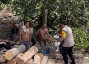 Jum’at Berkah, Bhabinkamtibmas Polsek Langsa Timur Bagikan Nasi Kotak kepada Masyarakat