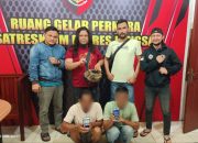 Main Judi Online, Dua Pemuda Diciduk Sat Reskrim Polres Langsa Di Depan Bengkel