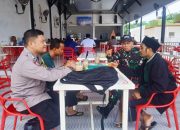 Perkuat Sinergitas TNI-Polri: Bhabinkamtibmas dan Babinsa Coffee Morning Bersama Warga Desa Binaannya