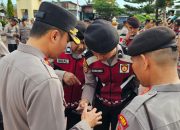 Penegakan Disiplin: Wakapolres Langsa Lakukan Pengecekan Handphone Personil