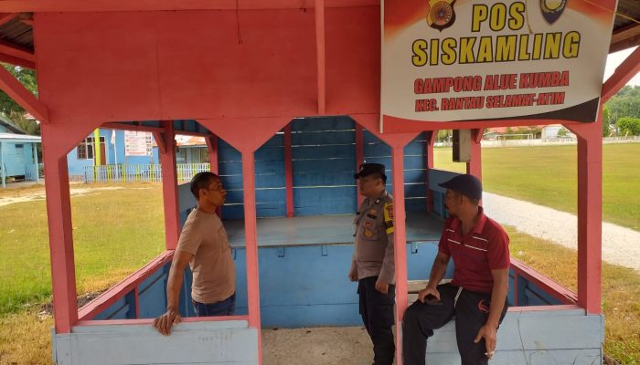 Kunjungi Desa Alue Kumba, Polsek Rantau Selamat Tinjau Pos Siskamling untuk Pelayanan Publik