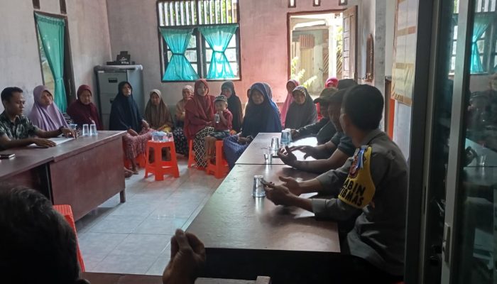Bhabinkamtibmas Polsek Birem Bayeun Hadiri Penyaluran Bantuan Langsung Tunai di Alue Sentang