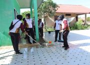 Polwan Polres Langsa Laksanakan Bakti Sosial Sanitasi di SMPN 11 Alur Dua dalam Rangka Hari Jadi Polwan ke-76