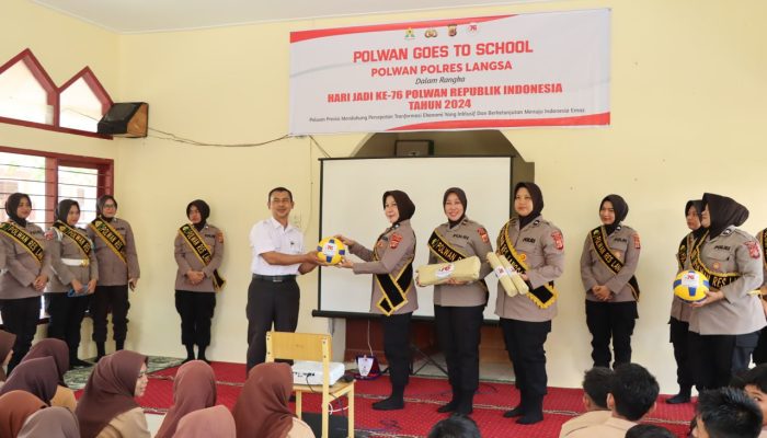 Polwan Polres Langsa Mengadakan Kegiatan Sosial di SMP Negeri 11 Kota Langsa dalam Rangka HUT ke-76 Polwan RI