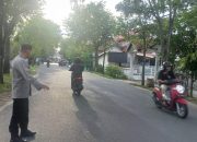 Personil Polsek Langsa Gelar Strong Point untuk Atasi Kemacetan Pagi Hari