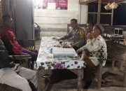 Bhabinkamtibmas Polsek Manyak Payed Sambangi Warga, Berikan Himbauan Bahaya Berita Hoax di Masa Kampanye Pilkada 2024