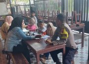 Bhabinkamtibmas Gampong Blang Lakukan Door to Door Jelang Pilkada 2024